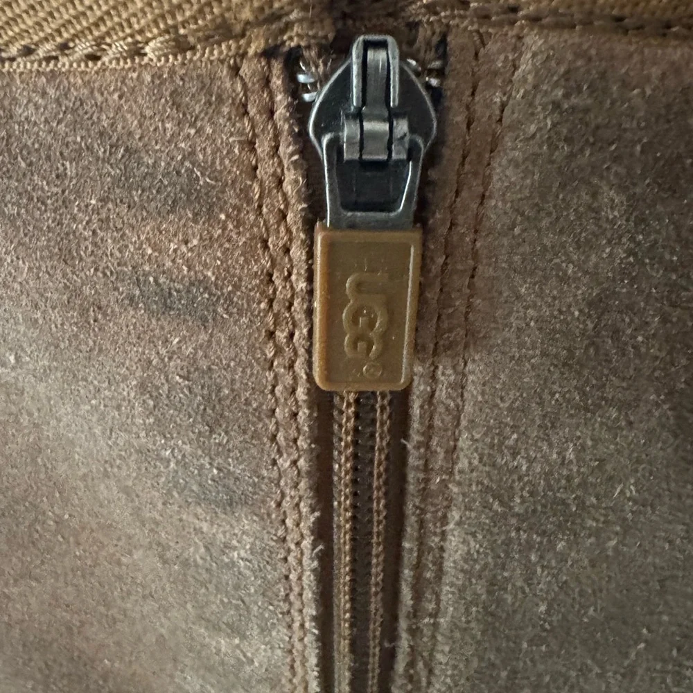 UGG real shearling suede leather Winter Boots with Side Zipper. Size: 8